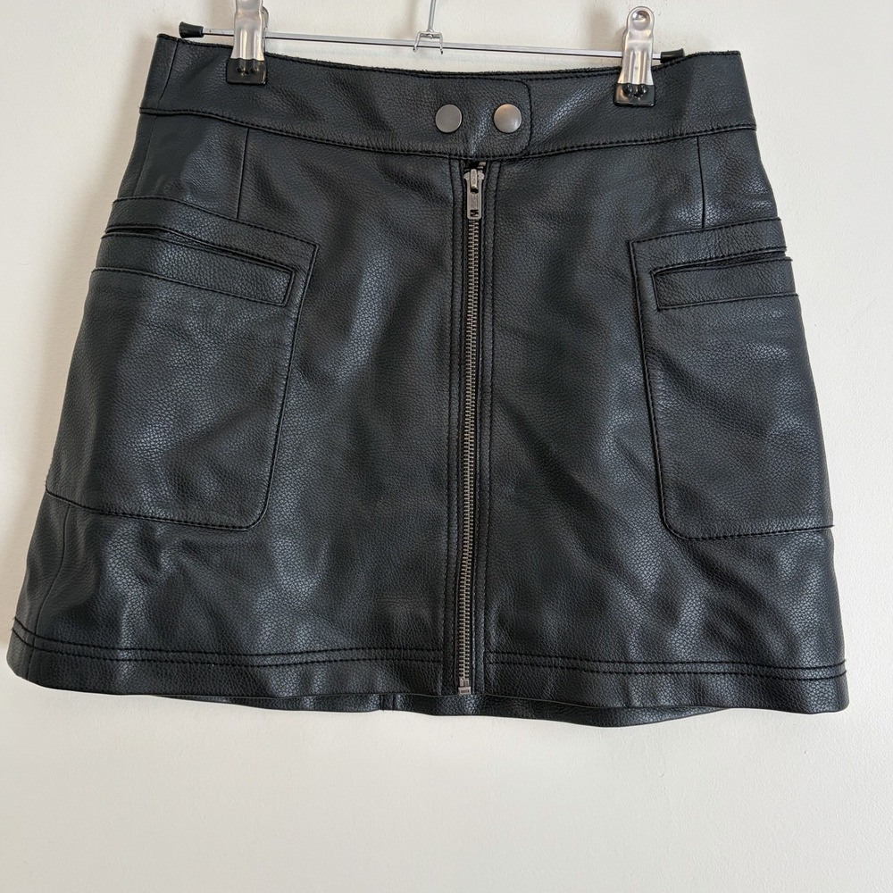 Free People Size 0 Black High A-line Vegan Faux‎ Leather Skirt Front Zip Pockets